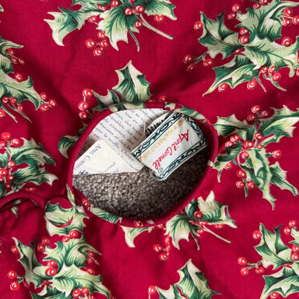 NWT April Cornell Red w/Holly Leaves & Berries Round Christmas Tree Skirt